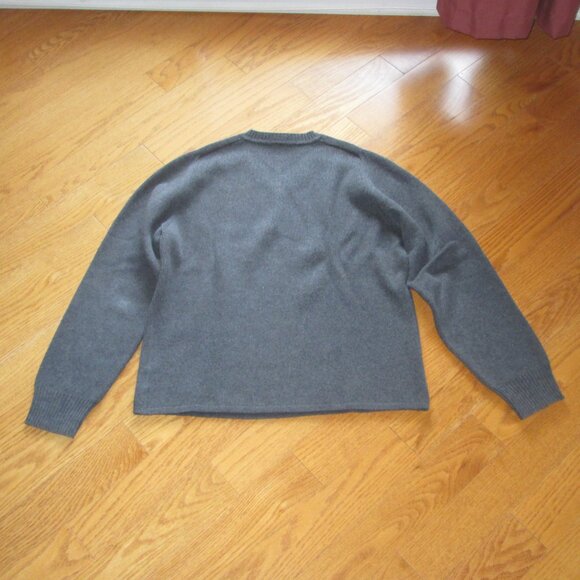 GAP Gray V-Neck Sweater for Men - Picture 2 of 4